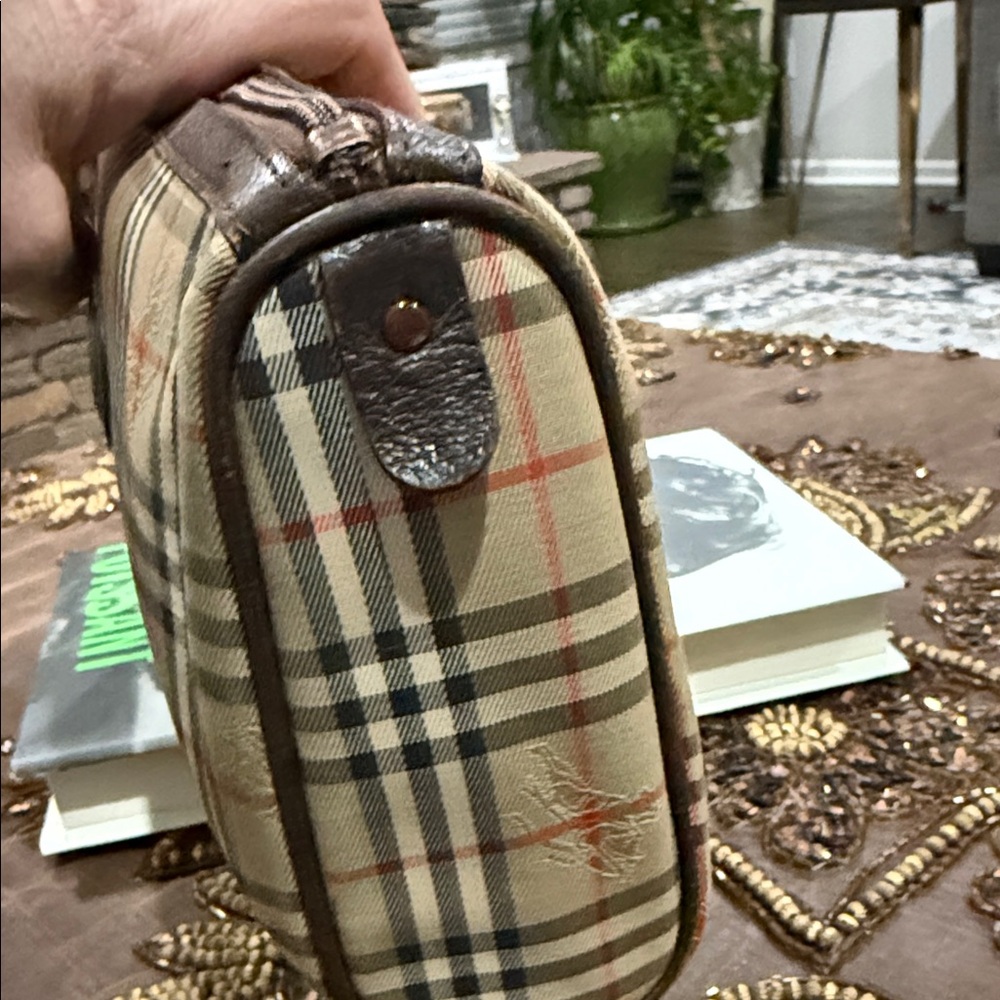 Burberry’s  big pouch Tan and Red Plaid Pouch - Picture 6 of 14